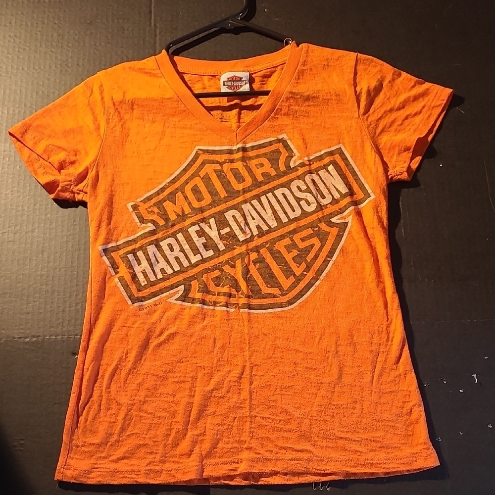 🔥 Harley-Davidson Women’s Orange Graphic Tee – Size M 🔥